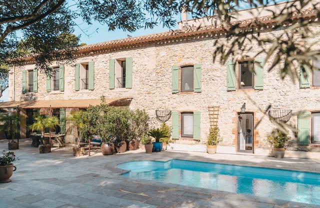 Charming holiday flat with terrace and pool