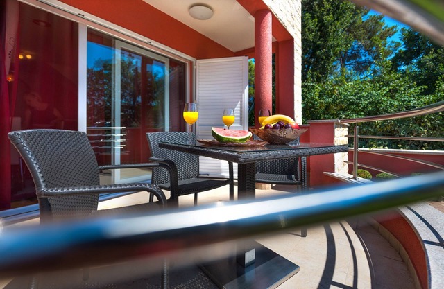 Charming holiday house, just 150 m meters from the pebble beach