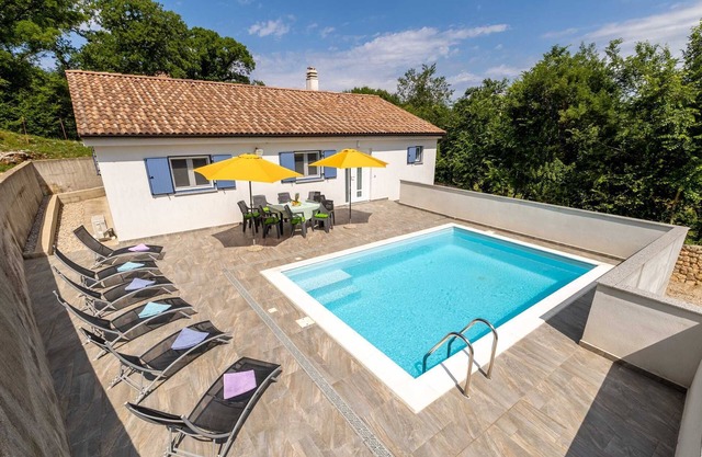 Charming holiday house Aurora with private pool