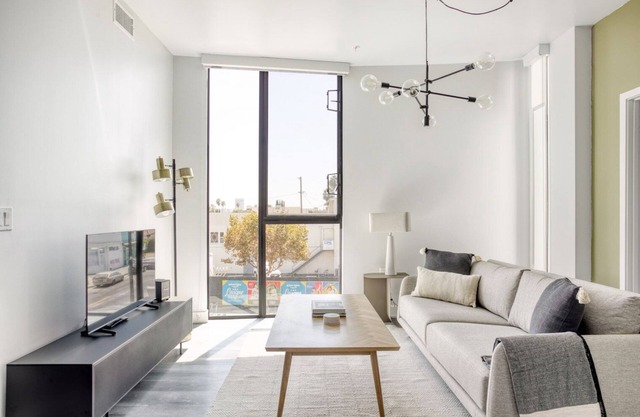 Charming Hollywood 2BR w/Roof & BBQ, nr Melrose/Fairfax, by Blueground