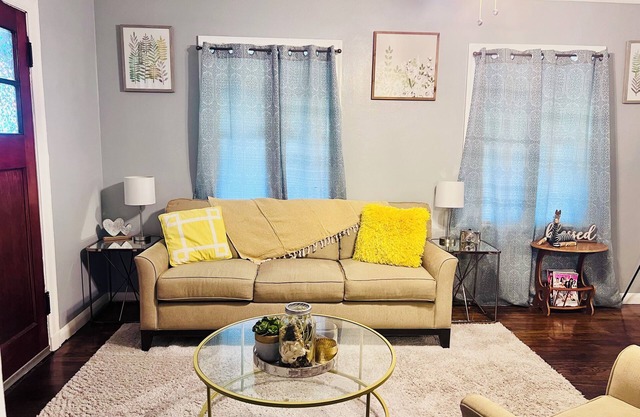 Charming Home! 2 king beds, very peaceful and safe!