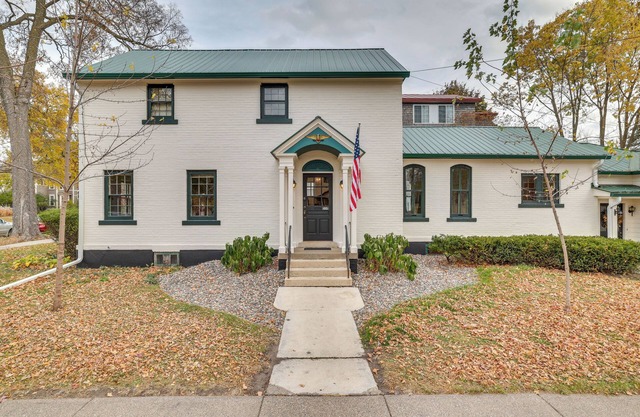 Charming Home: 3 Blocks to Winona State University