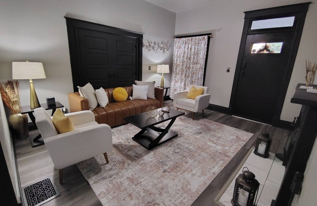 Charming Home Away in Louisville