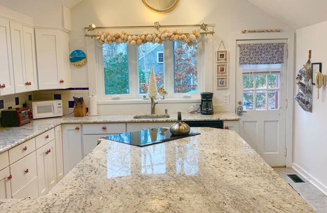 Charming Home Close to Everything. AC splits Jan-April monthly rate discounts