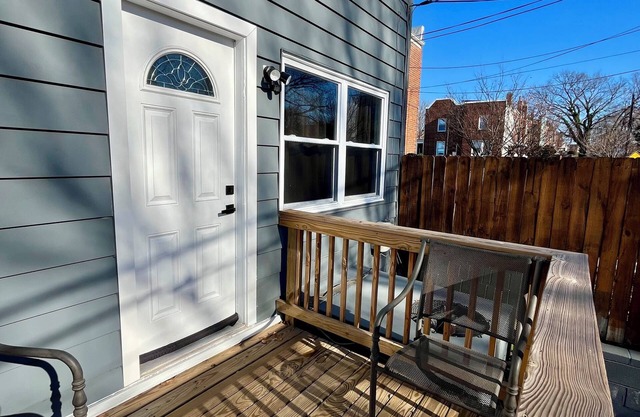 Charming Home Free Parking & Free Metro Shuttle