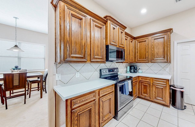 Charming home outside of the city with a large yard, washer/dryer, & central AC