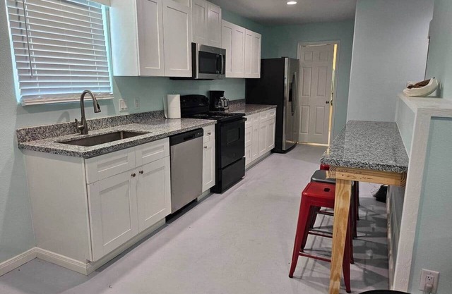 Charming home w/fantastic view. Kid and Pet Friendly