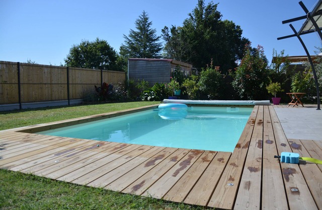 Charming house with pool near Bordeaux