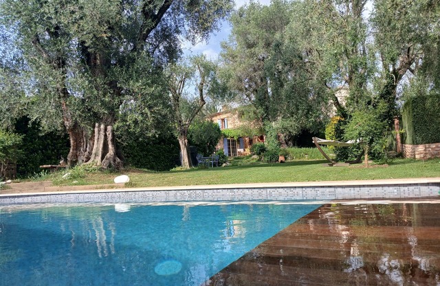 Charming house with saltwater pool and ancient olive trees (4 double beds 2 bathrooms 3WC)