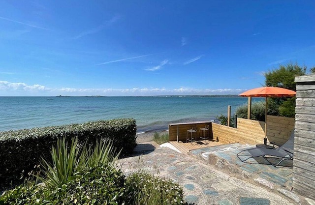 Charming house in Réville with direct beach access