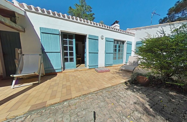 Charming house near the beach with Wi-Fi and private parking