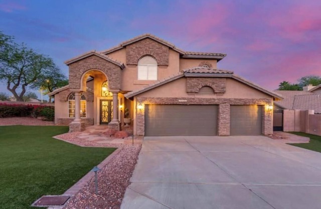 Charming house with Amazing pool and Lakefront in delightful Phoenix