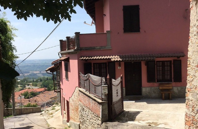 Charming house with fantastic view and in the centre of Novello.