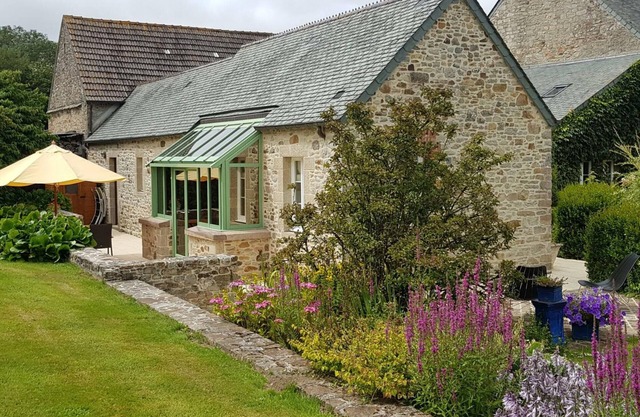 Charming house with garden, near beaches