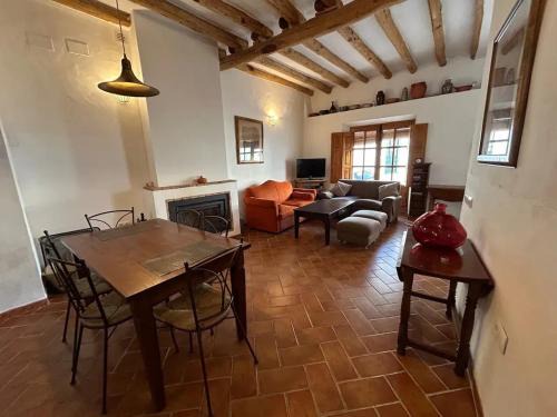 Charming house with mountain views in Alájar