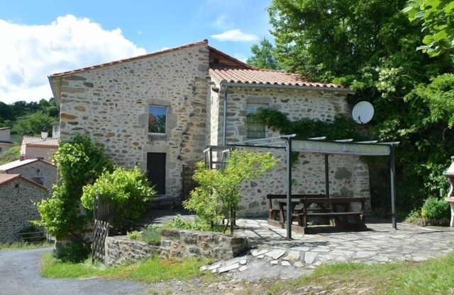 Charming house with terrace and BBQ, tranquility near Langeac