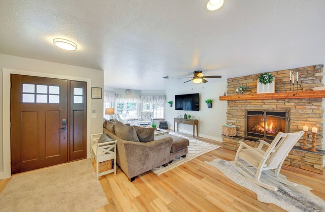 Charming Idaho Home w/Hot Tub, Near Beaches!
