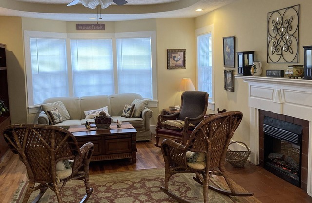 Charming Inn and Suites in the heart of Woodbury!