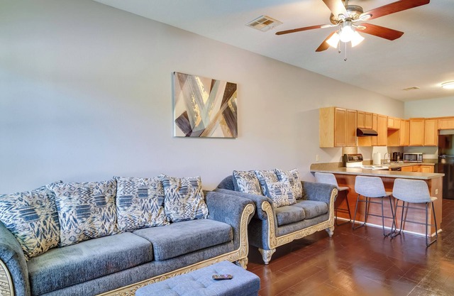 Charming Lake Charles Retreat w/ Charcoal Grill!