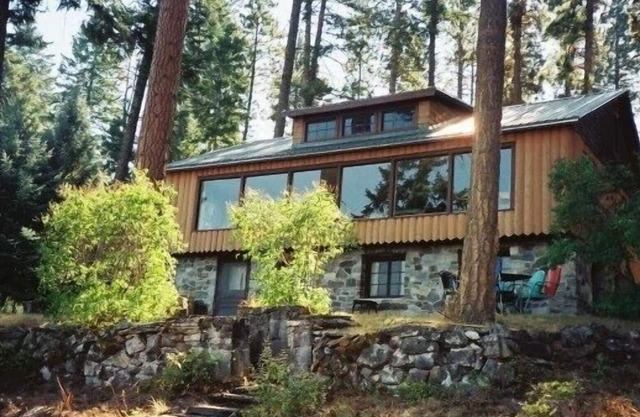 Charming Lake Front Home with Deck, Dock, Beach and Spectacular Views