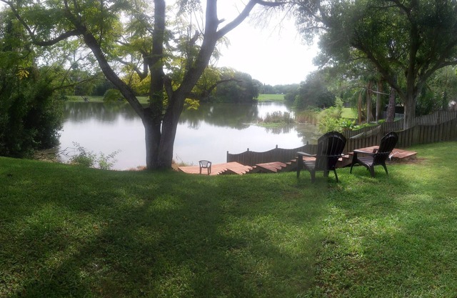 Charming Lakefront Studio w/Lanai & Dock in Lakeview Village