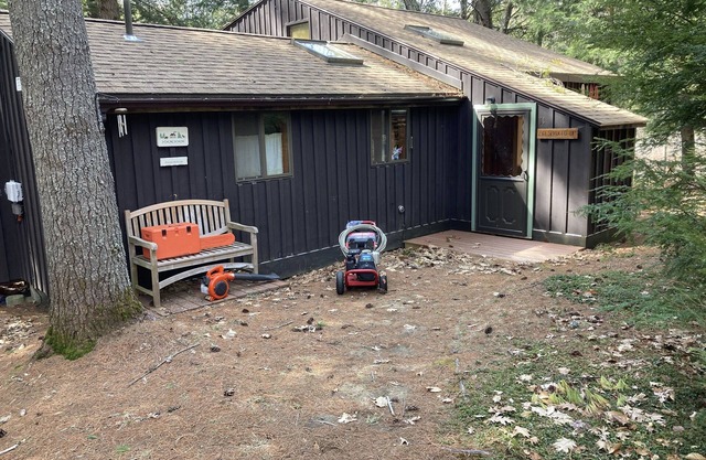 Charming Lakeside Cottage