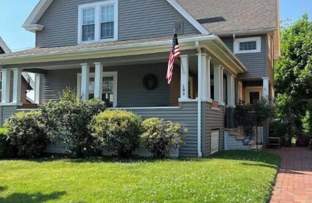 CHARMING LARGE 3 Bedroom Entire Home