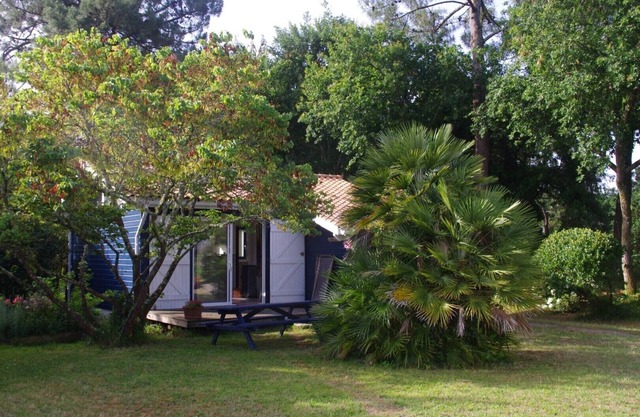 Charming little house, 2600m2 garden, quiet, 800m beach and Capbreton center