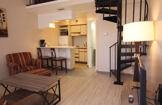 Charming Loft In Winchester Va, Furnished and all Inclusive