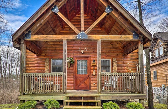Charming Log Cabin at Double JJ Ranch Resort!