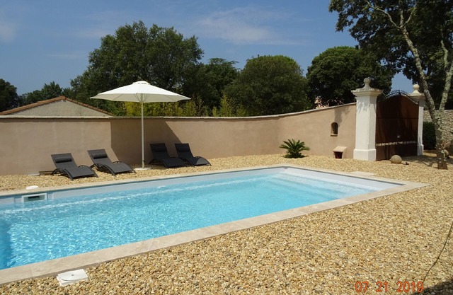 Charming Mazet in St Siffret near Uzès, very quiet in the heart of olive trees.