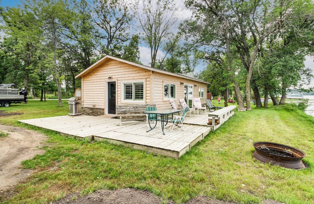 Charming Minnesota Cabin w/Dock on Big Pine Lake!