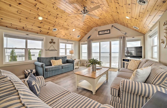 Charming Modern Cottage on Houghton Lake!