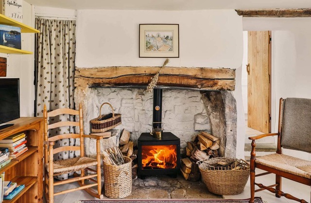 Charming Mt. Pleasant Cottage, Historic Painswick