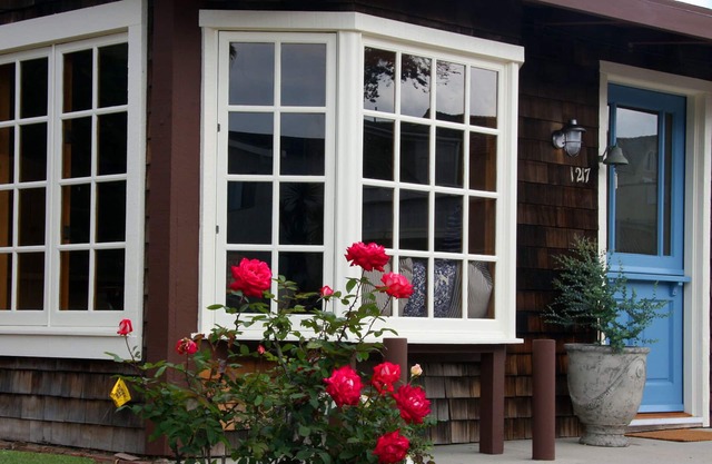 Charming 'Nantucket' Style Beach Cottage