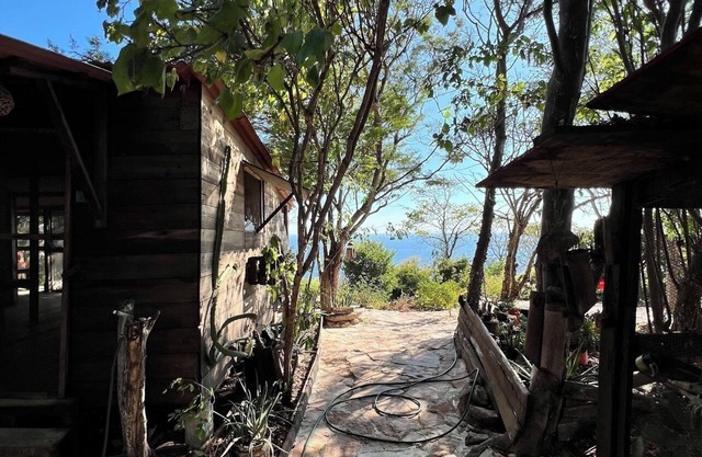 Charming ocean-view cabin