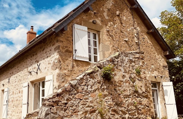 Charming old stone house in the Morvan, tastefully restored, comfortable (WLAN)