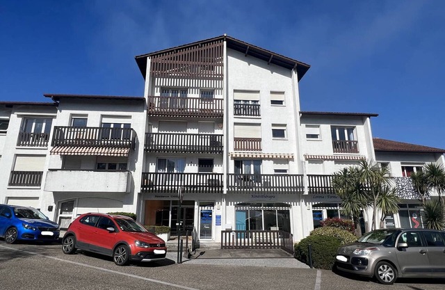 Charming peaceful T2 with terrace, parking, and internet in Cambo-les-Bains