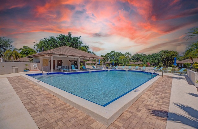Charming PGA National Getaway -Relax,Dine, and Shop in Florida