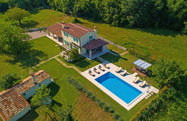 Charming pool villa, superbly equipped