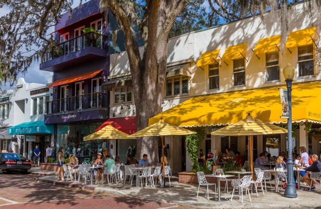 Charming private bedroom, shared bathroom in East Orlando