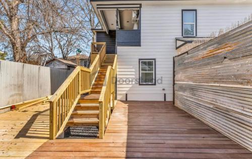 Charming Private Hotel Room Perfect for Couples Near East Austin