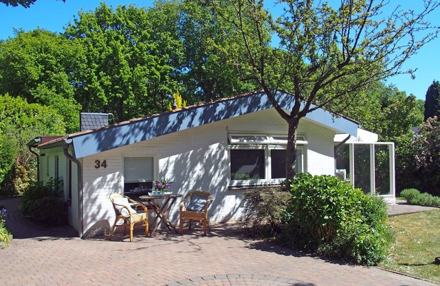 Charming, quiet and comfortable family house, WiFi, garden, close to the beach