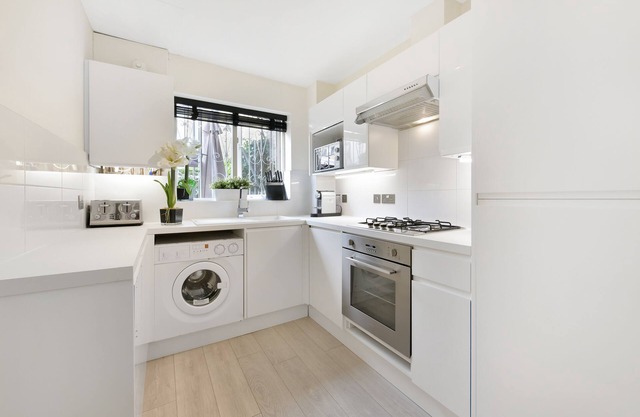 Charming quiet house with garden and parking