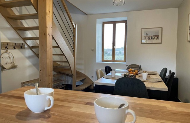 Charming Renovated Cottage with Shared Pool, Bikes, and Beautiful Countryside Views