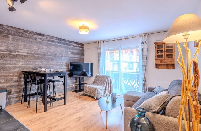 Charming, Renovated Studio-Cabin in Central Morzine, 200m from Ski Slopes