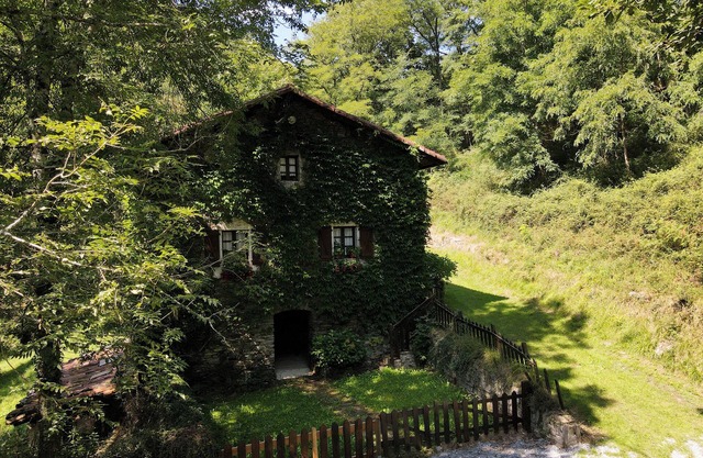 Charming restored traditional Navarrese farmhouse from 1800, in the Baztan region.