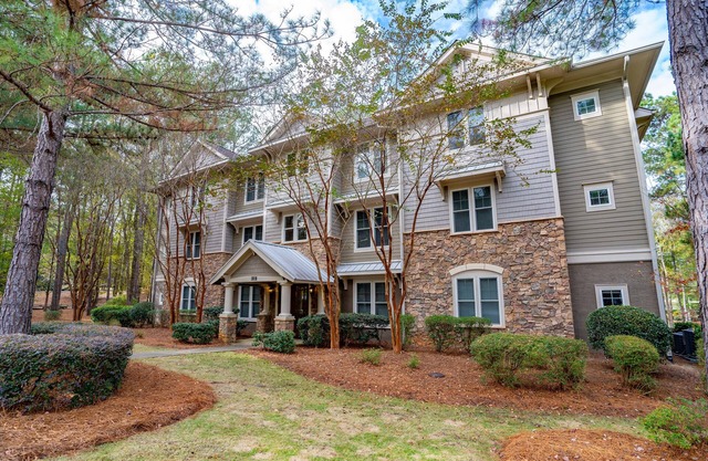Charming Reynolds Condo; WALK TO THE RITZ; On Golf Course