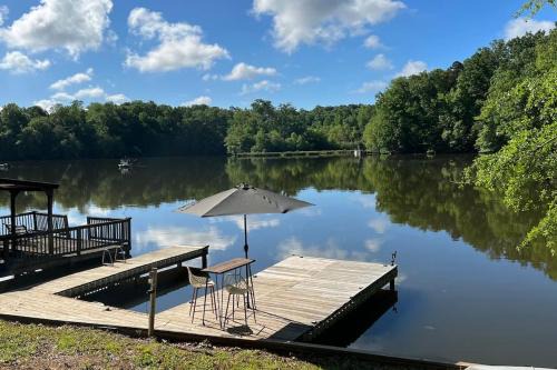 Charming Romantic Lakefront Cottage or Guest Room Depending on Availability Near Golf