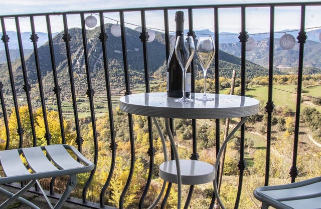 Charming rural house, Casa Blan, in Troncedo, with magnificent views of Ordesa.